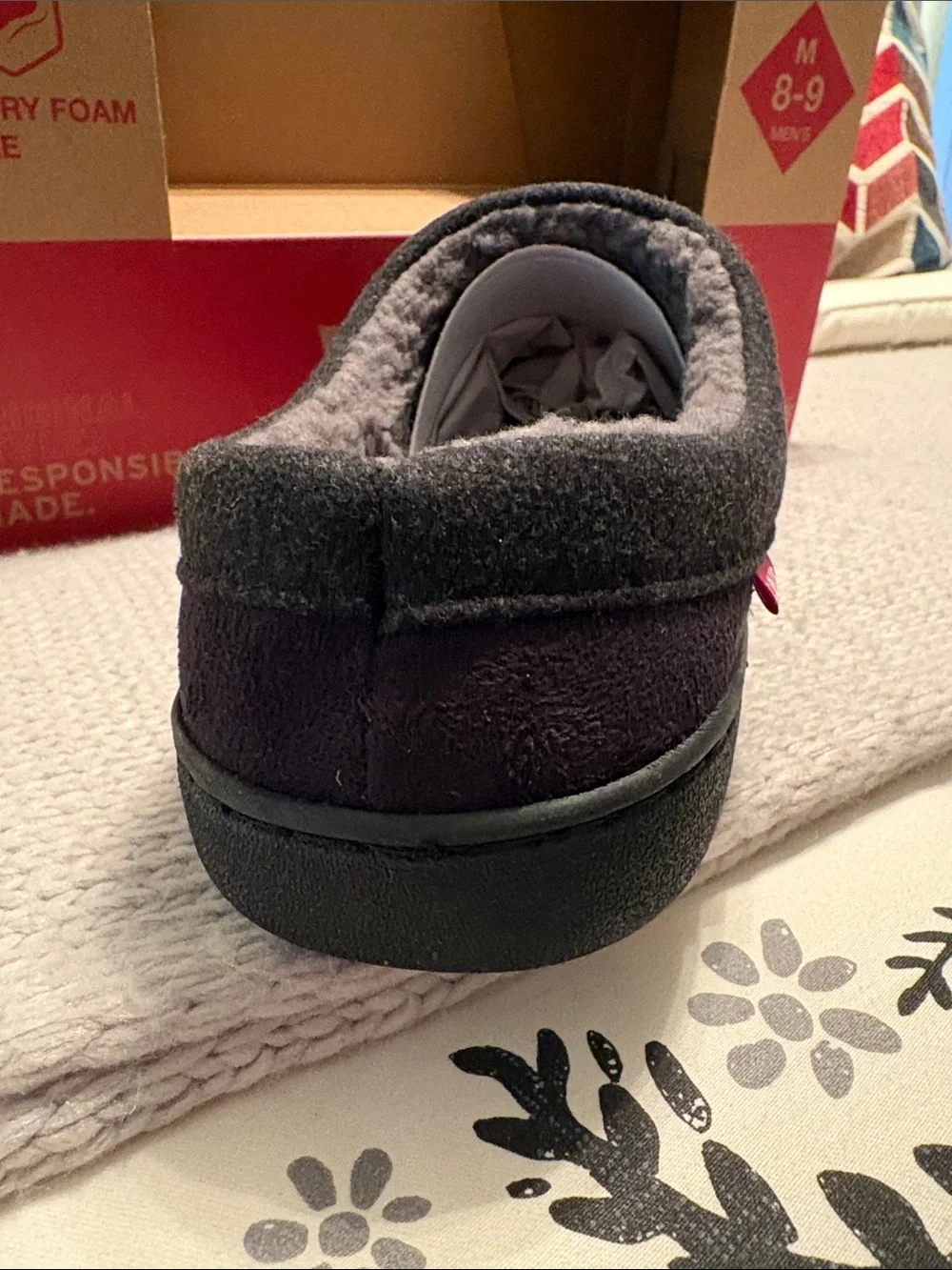 NIB Levi’s Memory Foam Unisex Slippers Medium Size 8-9